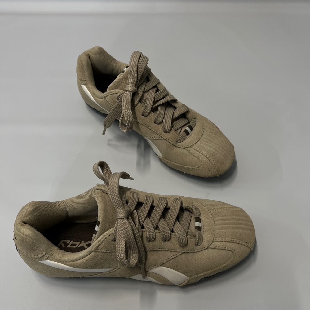 RBK Reebok Women’s Size 6 Tan and White Lace Up Sneaker